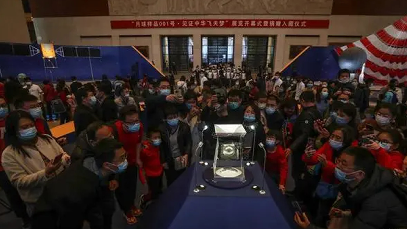 嫦娥五號帶回的土壤中竟然有玻璃！這到底是怎么回事兒呢？